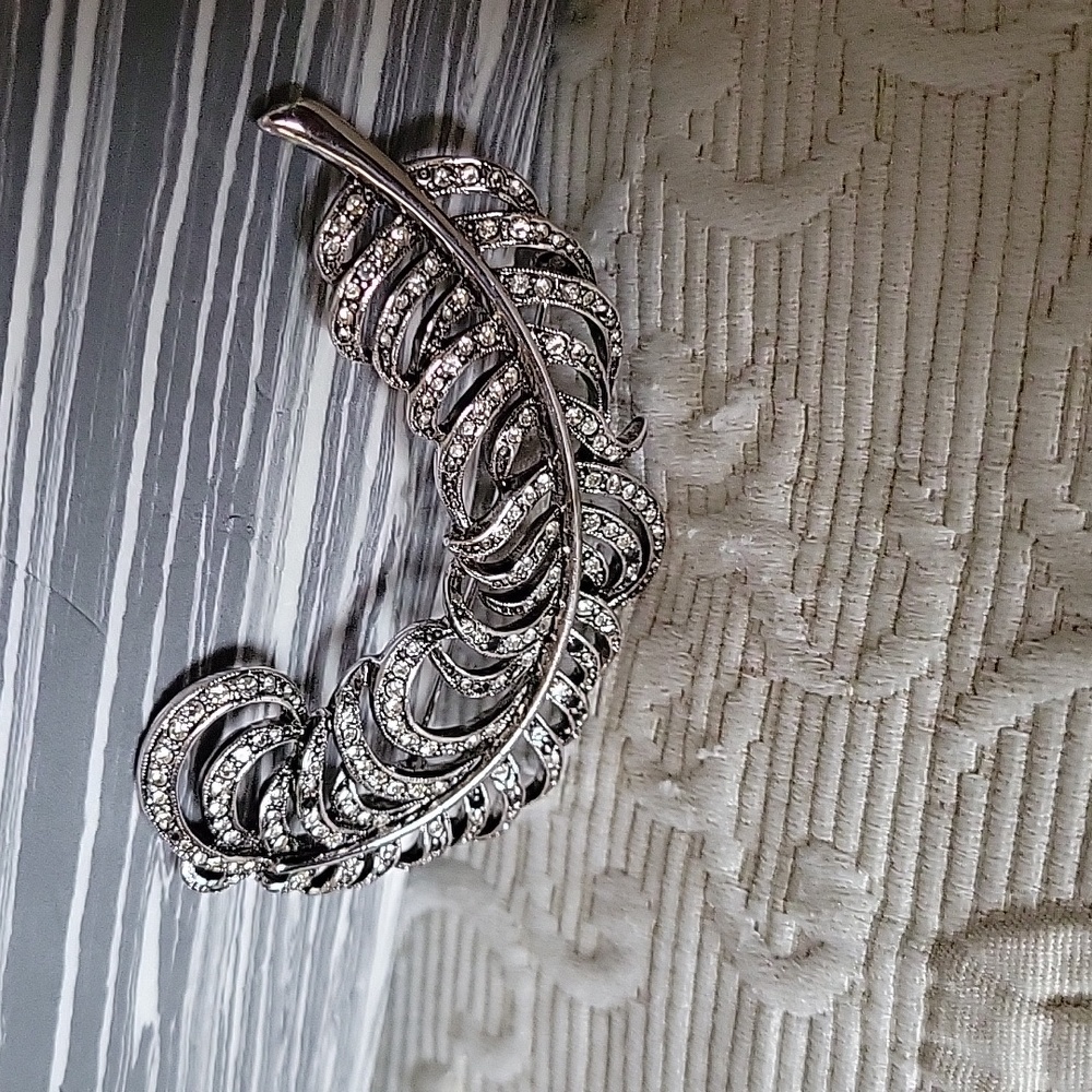 Kenneth J Lane Pendant /Brooch